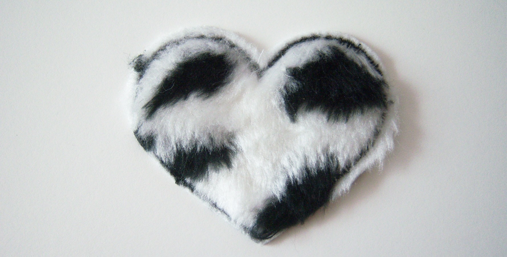 White/Black Spots Fur Heart Sew On