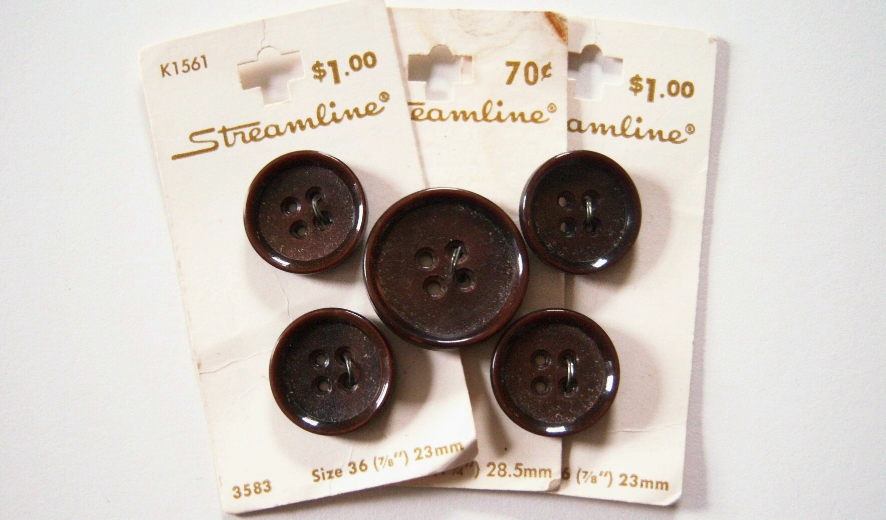 Dk Brown 7/8" 5 Buttons 3 Card Set