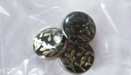 Black/Gold Vines 9/16" Plastic 3 Buttons