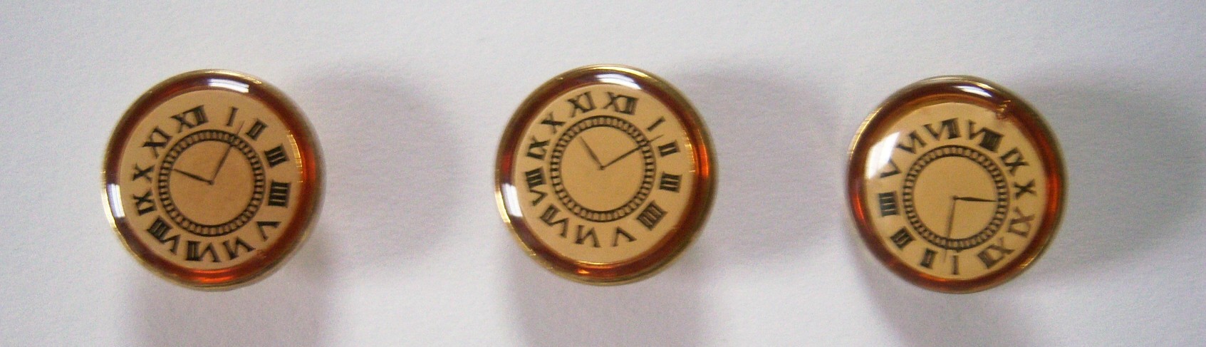 Gold Clock 3/4" Plastic Button