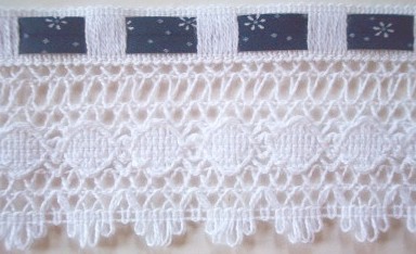 White/Navy Calico 2 1/4" Lace