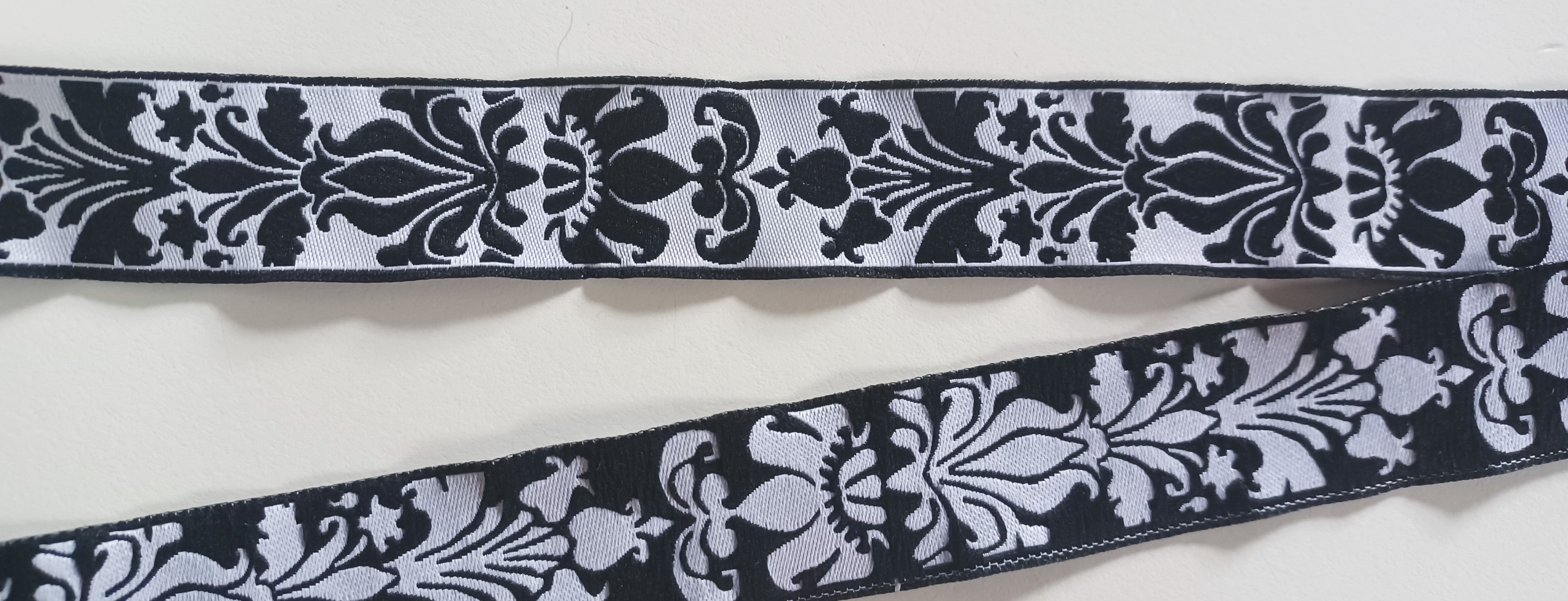 White/Black Motif 15/16" Jacquard