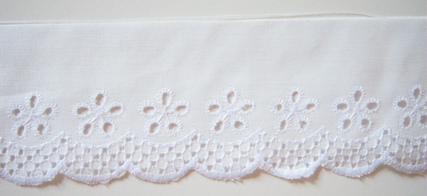 White 2 1/2" Gathered Eyelet