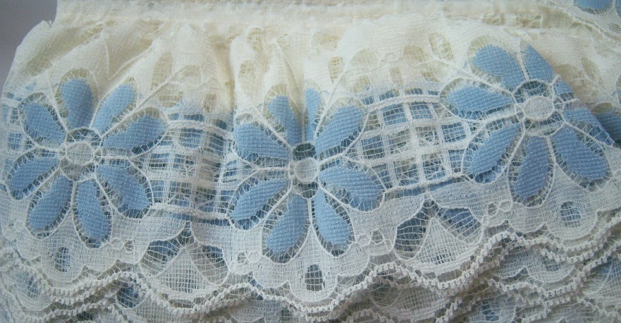 Candlelight/Blue 3" Ruffled Lace