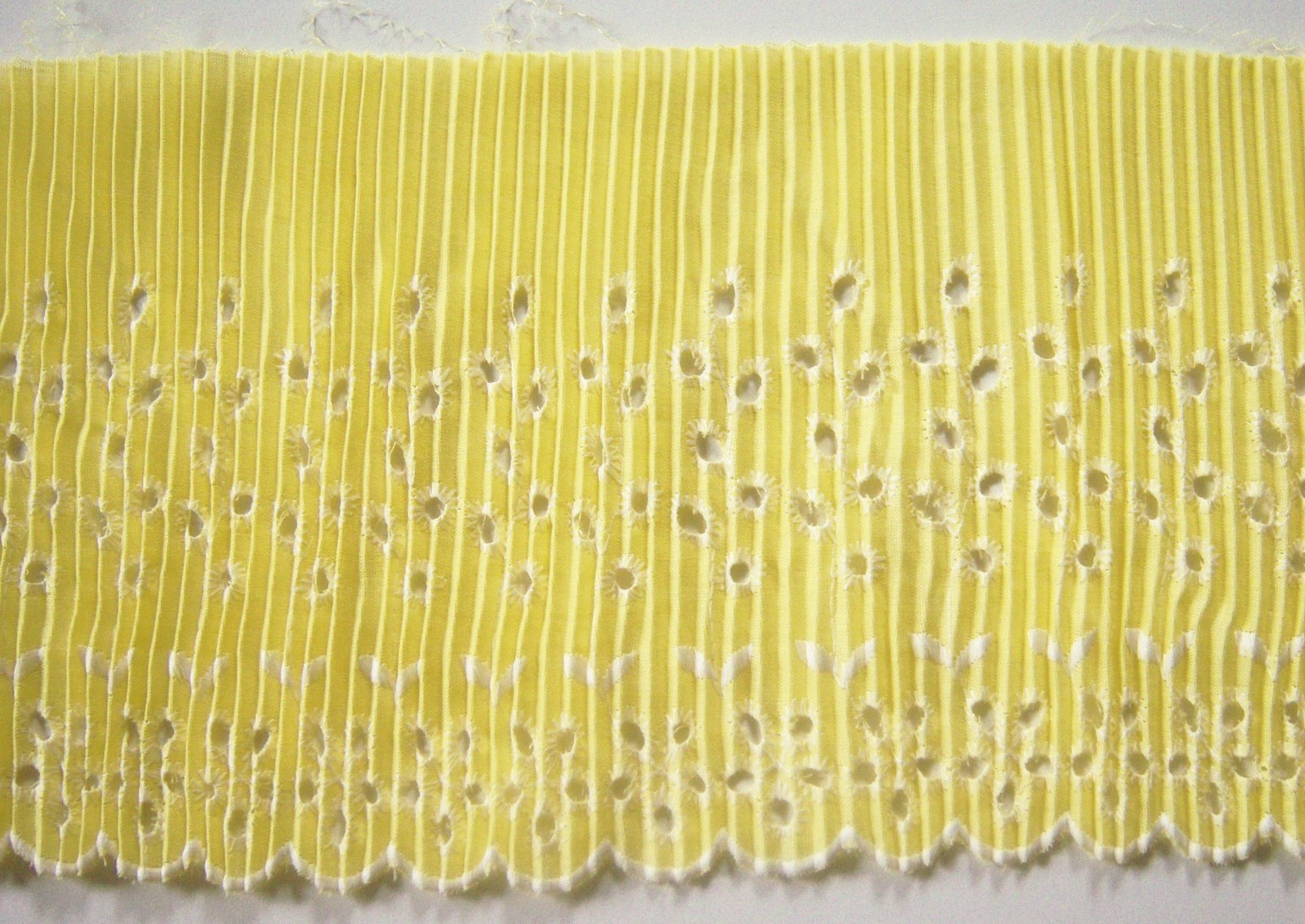 Yellow Pleated 5 3/4" Eyelet