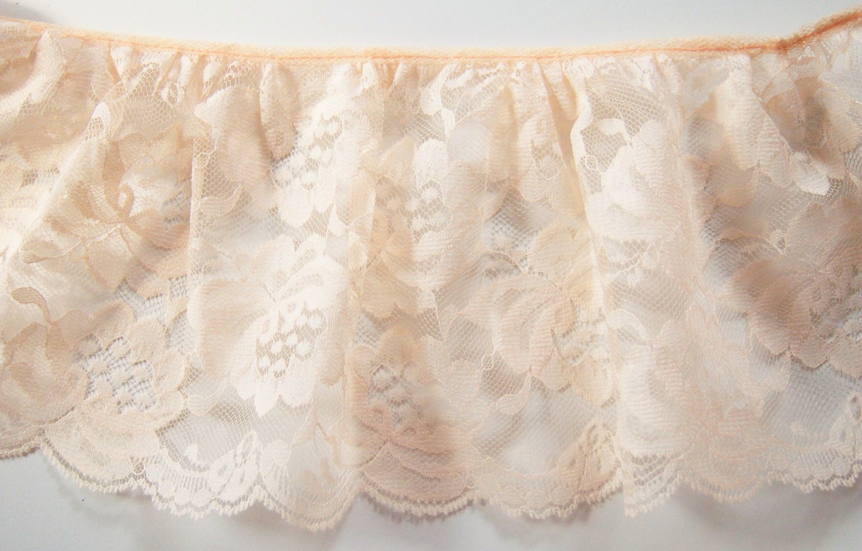 Lt Peach 5 1/2" Ruffled Lace