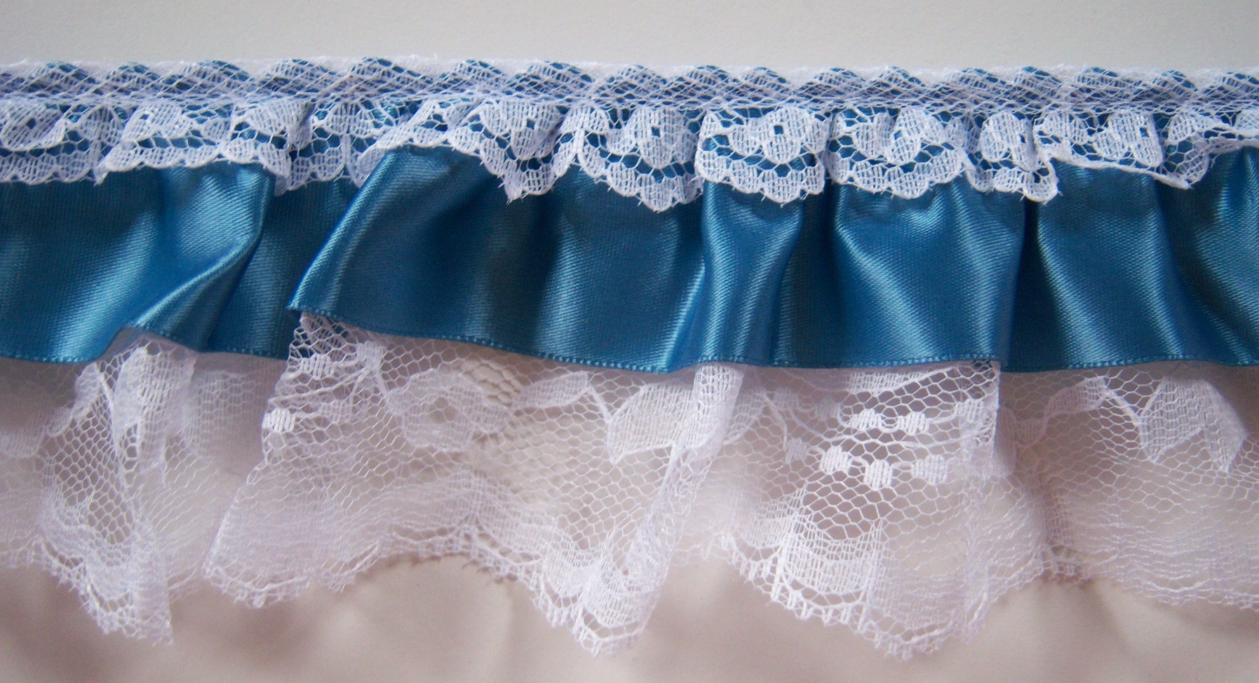 Wlmsbrg Satin/White Ruffled 3 1/4" Lace