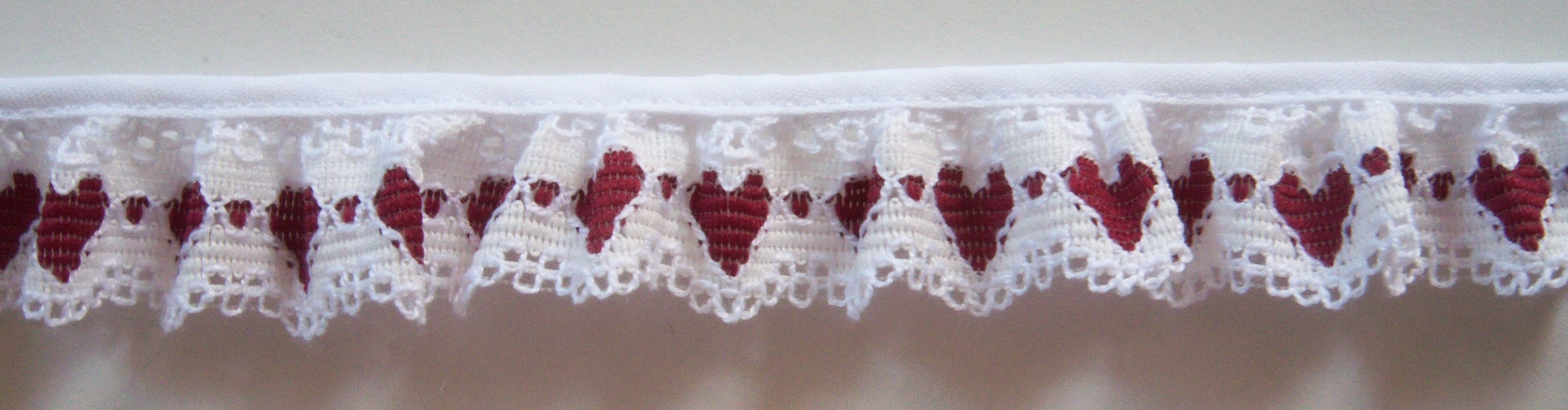 White/Burgundy Hearts 1" Ruffled Lace