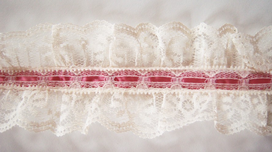 Light Ivory/Rose Ruffled 2 1/2" Lace