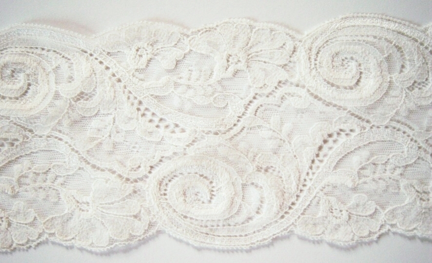 Light Ivory Floral Border Nylon 4 3/4" Lace