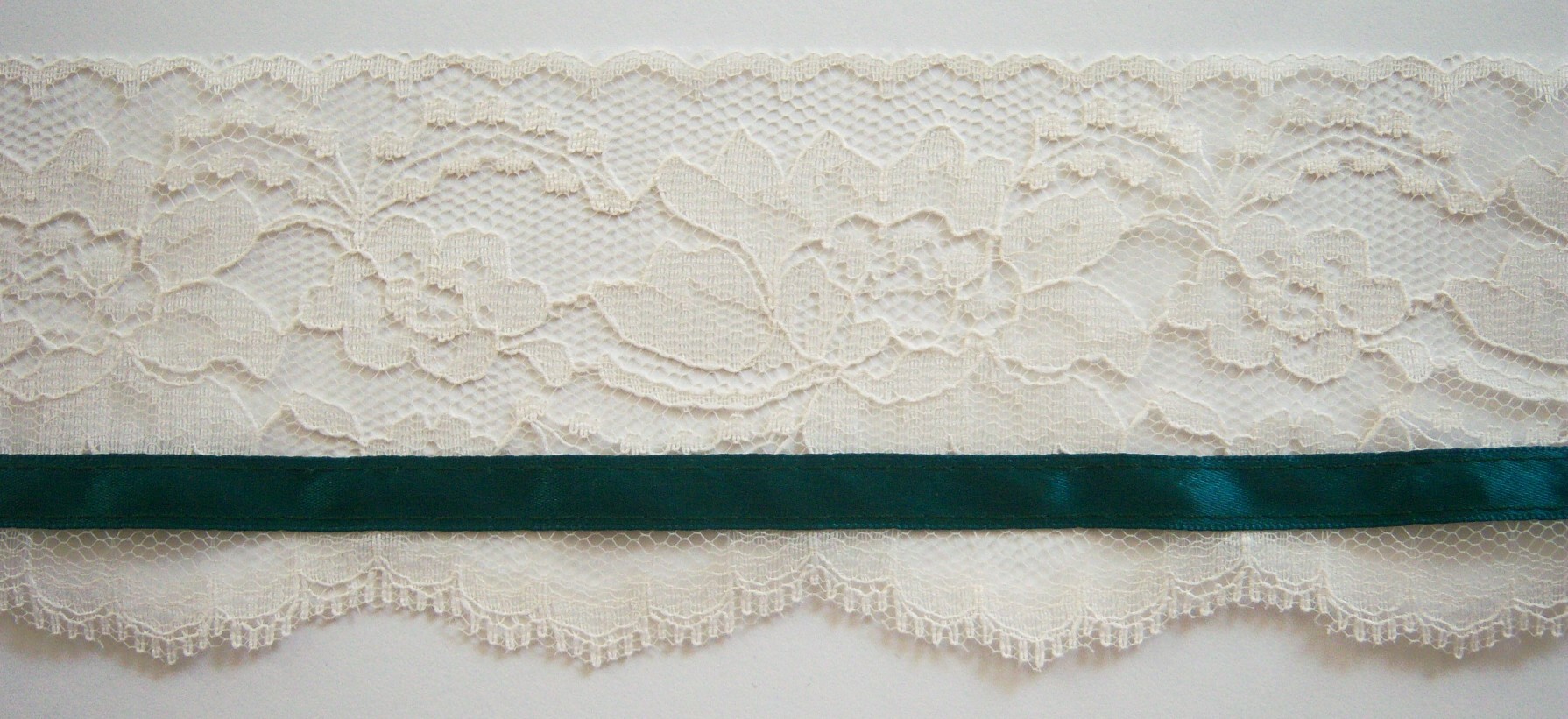 Candlelight/Green Satin 3" Nylon Lace