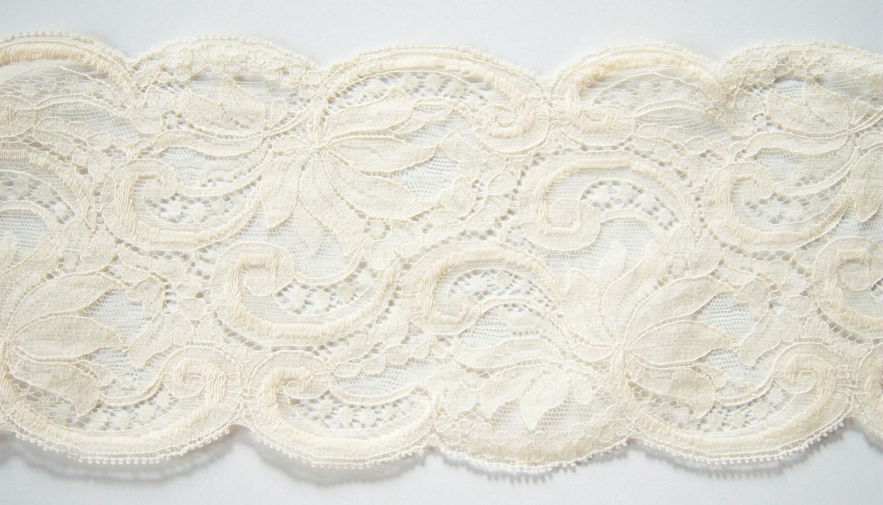 Ecru 4 3/4" Nylon Lace