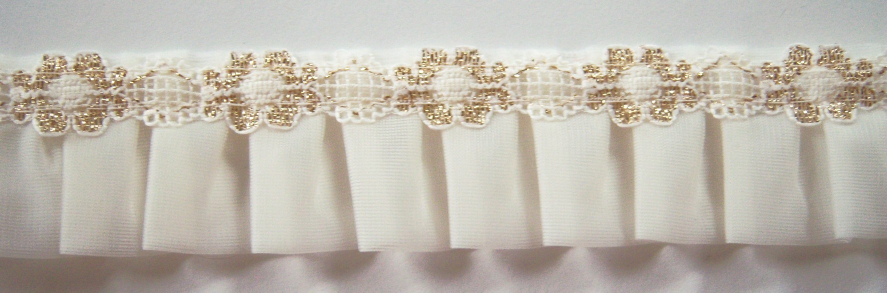 Candlelight/Gold Pleated 1 1/2" Lace