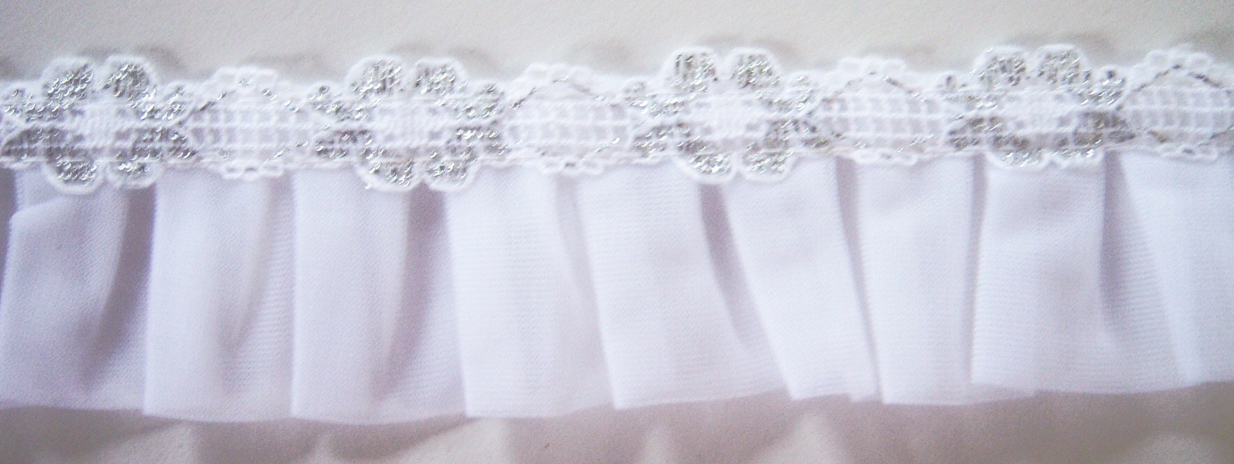 White/Silver Pleated Nylon 1 1/2" Lace