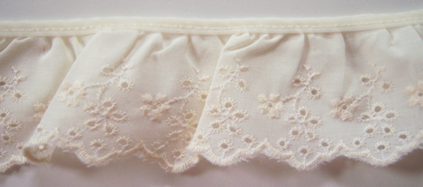 Lt Ivory 2" Gathered Eyelet