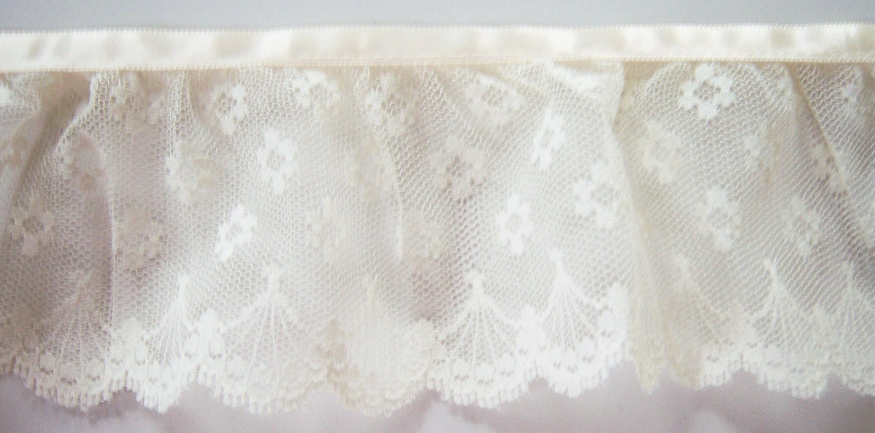 Ivory Satin/Candlelight 3" Ruffled Lace