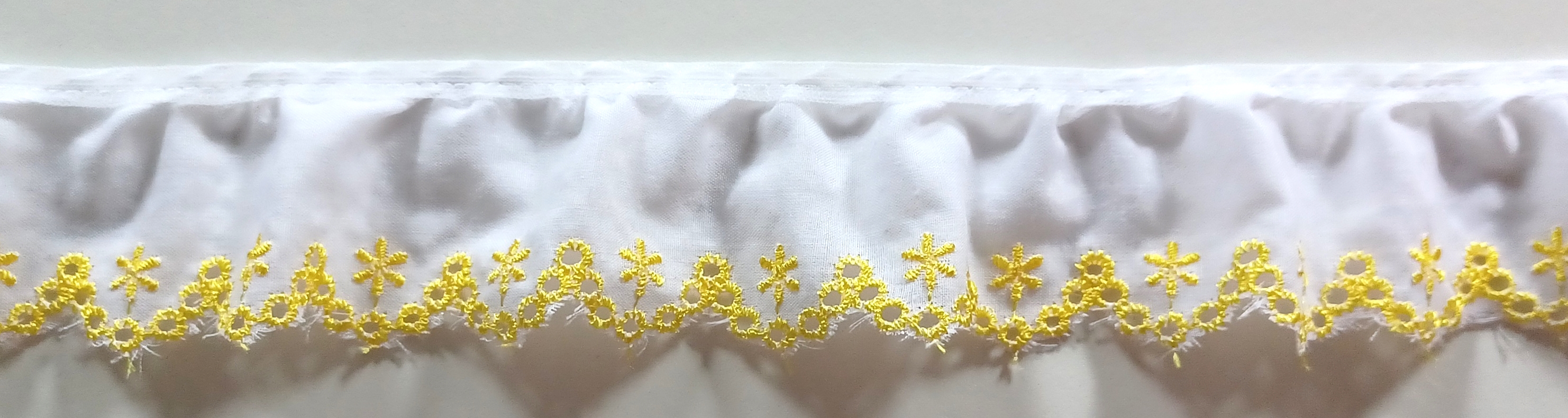 White/Lemon 1 3/4" Eyelet Lace