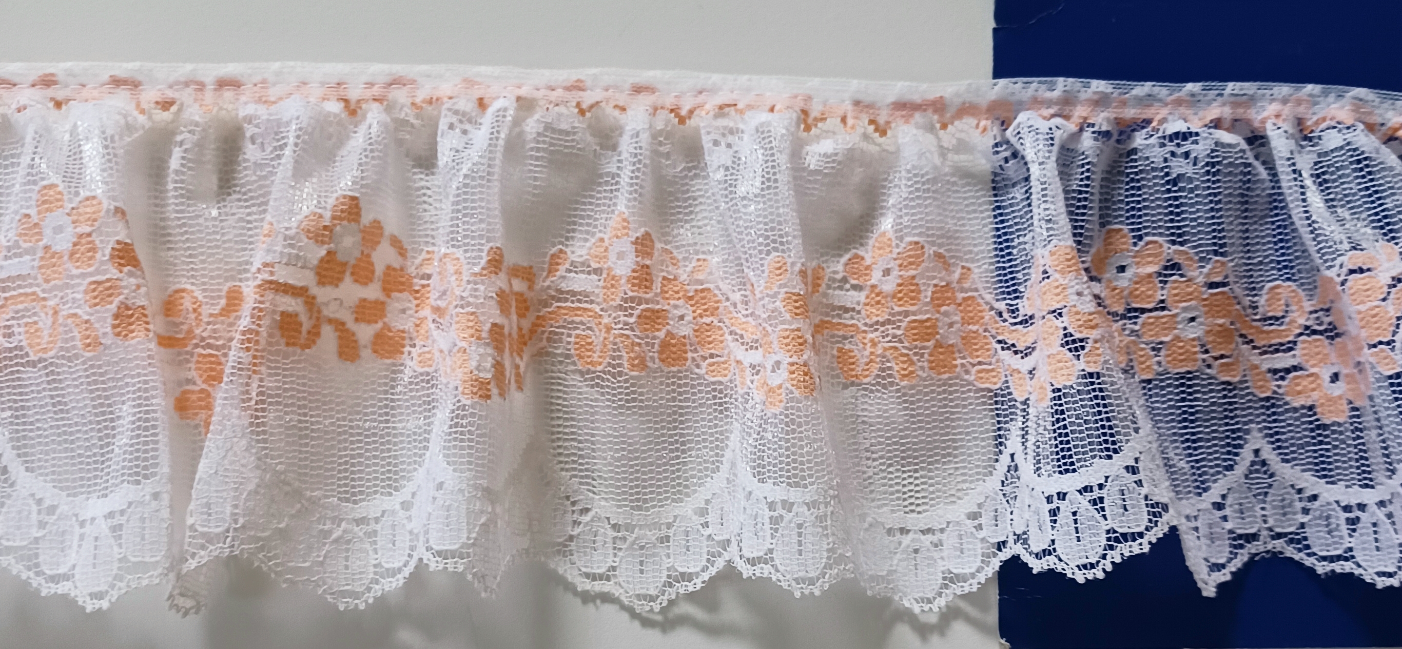 White/Peach 3 1/2" Ruffled Lace