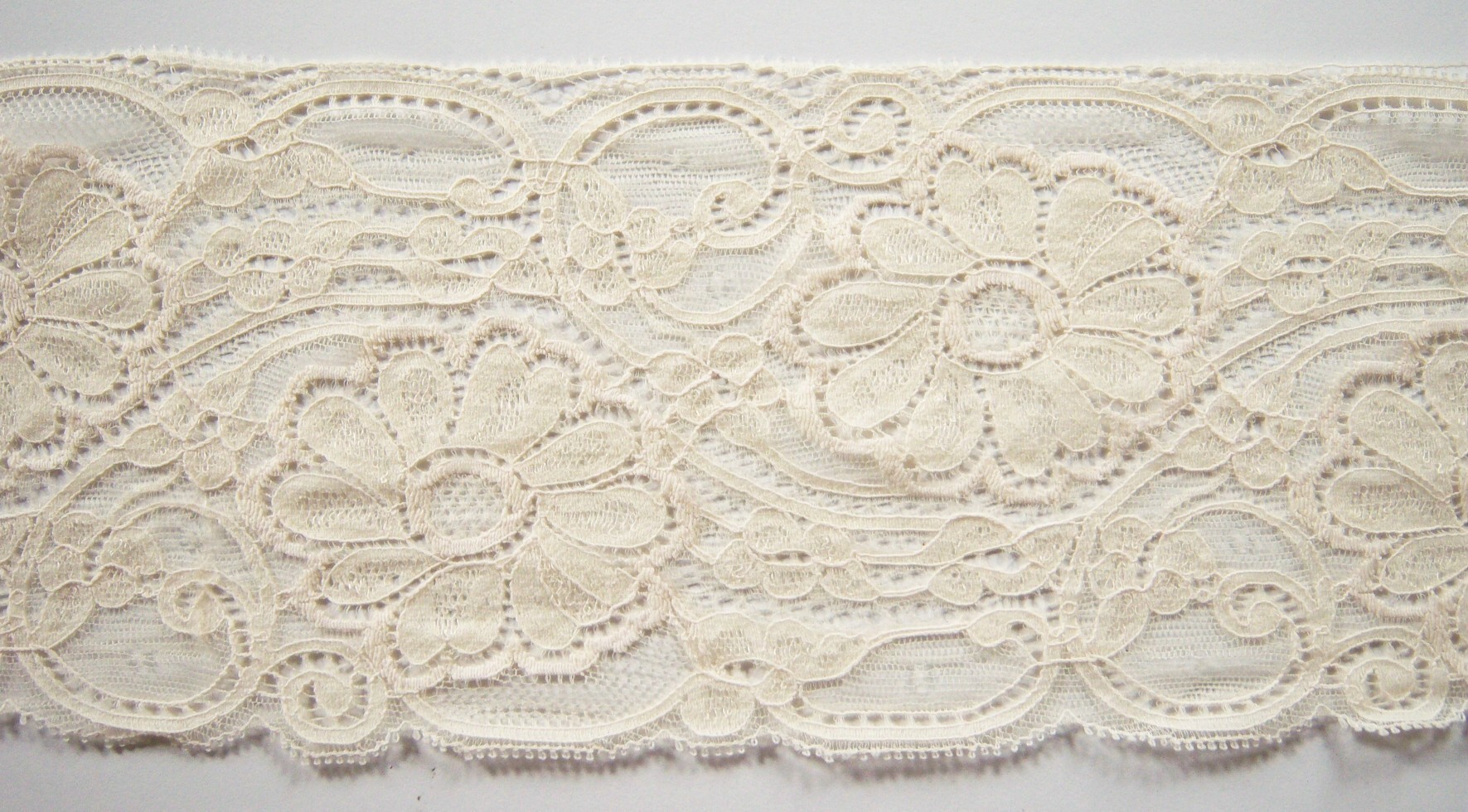 Weiner Sweet Cream 4 3/4" Lace