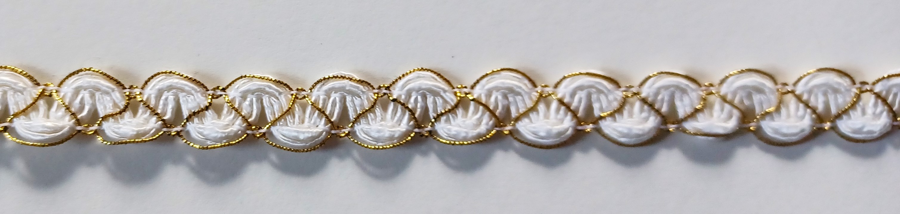 White/Gold 7/16" Wavy Polypro