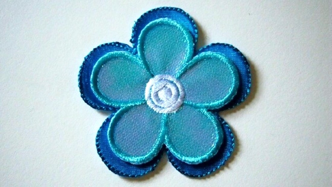 Turquoise Daisy Iron On Applique