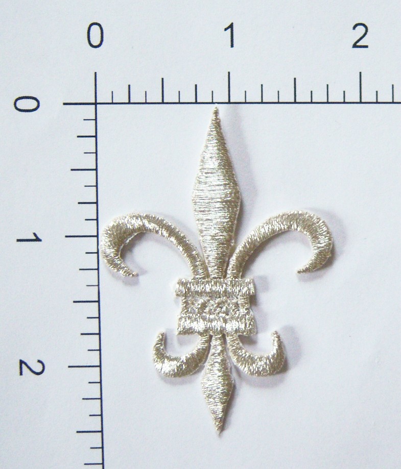 Wrights Silver Metallic Fleur de Lis Applique