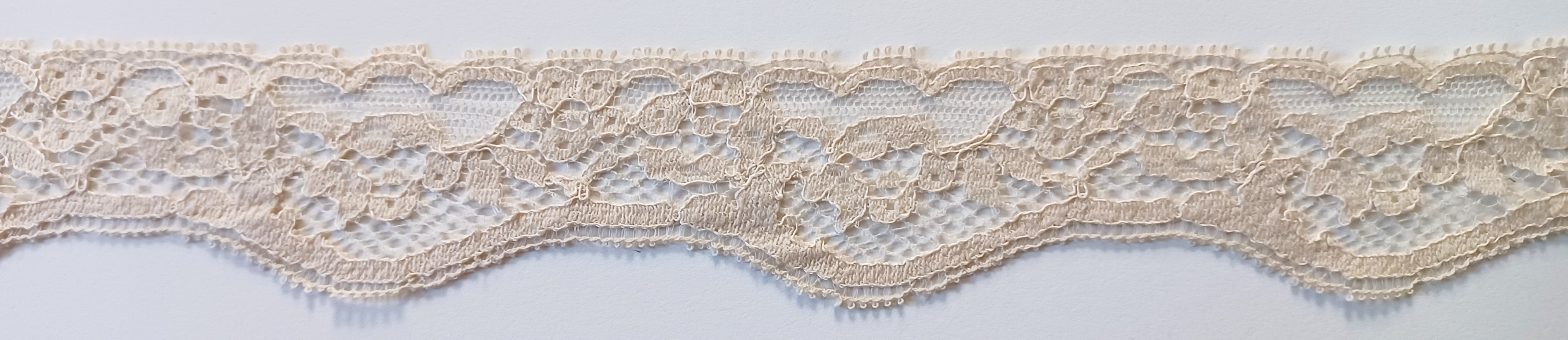 Beige Scallop 1 1/2" Lace Trim