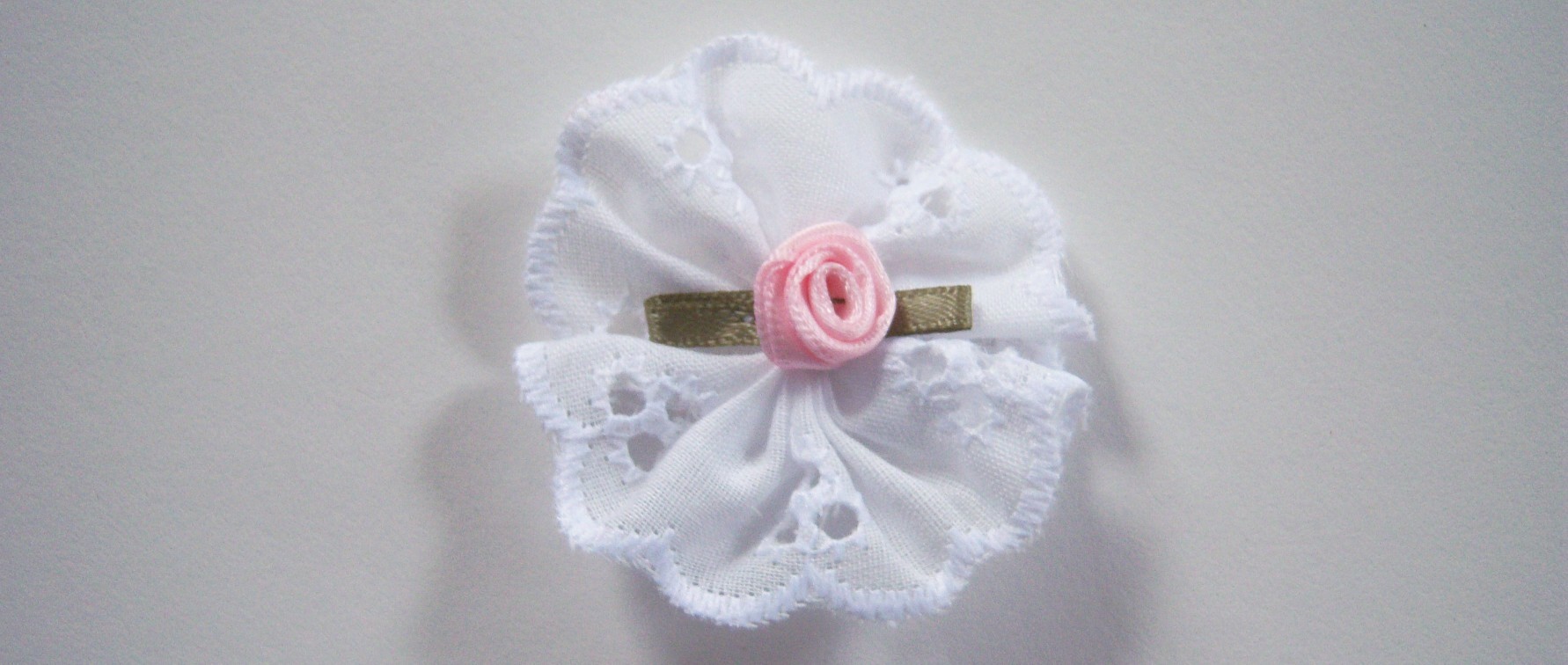 White Eyelet/Pink Bud Bow