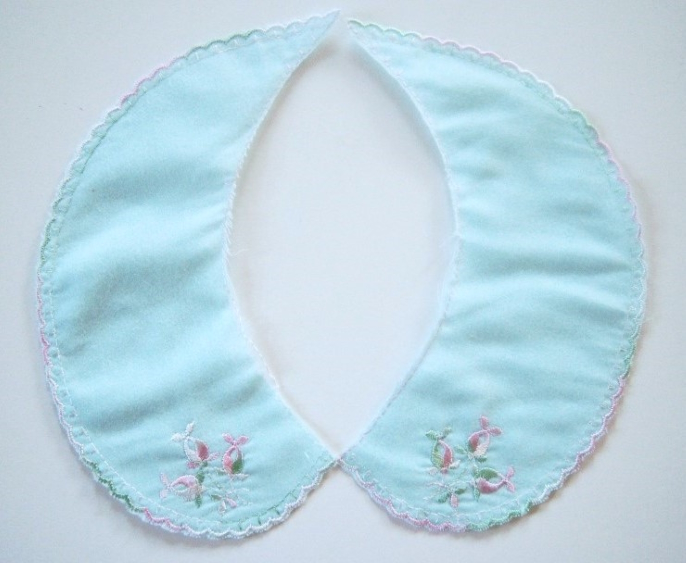 Mint Embroidered 7 1/2" Collar