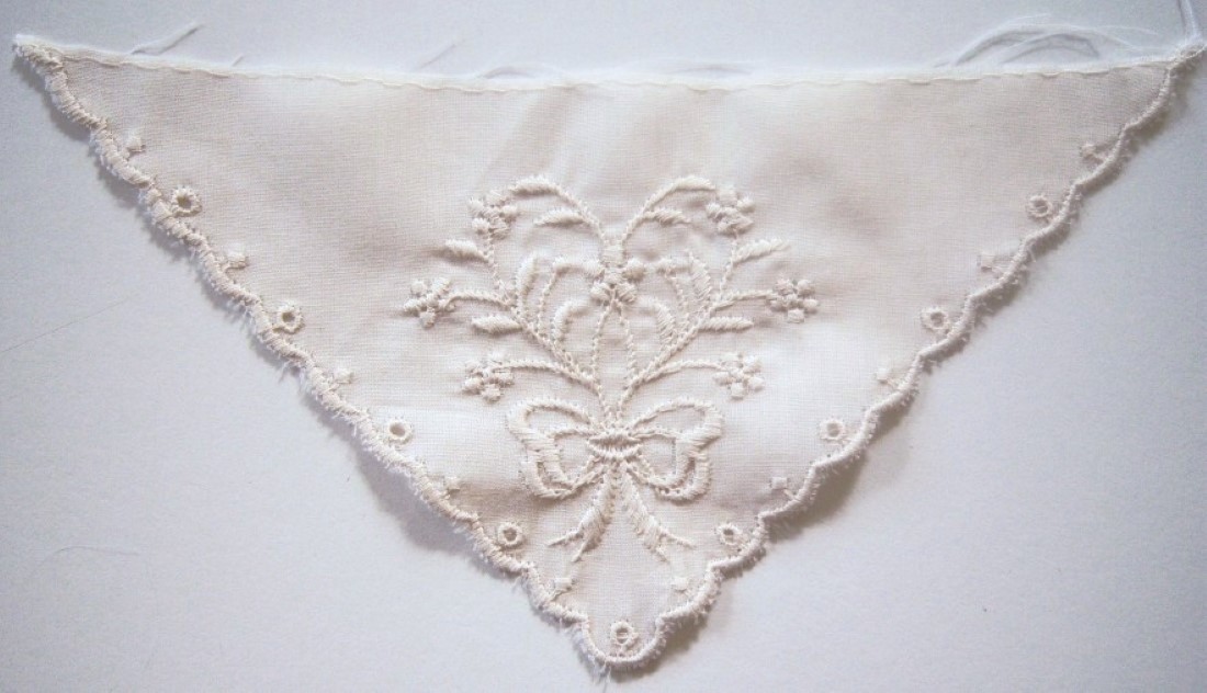 Natural 7 3/4" Embroidered Applique