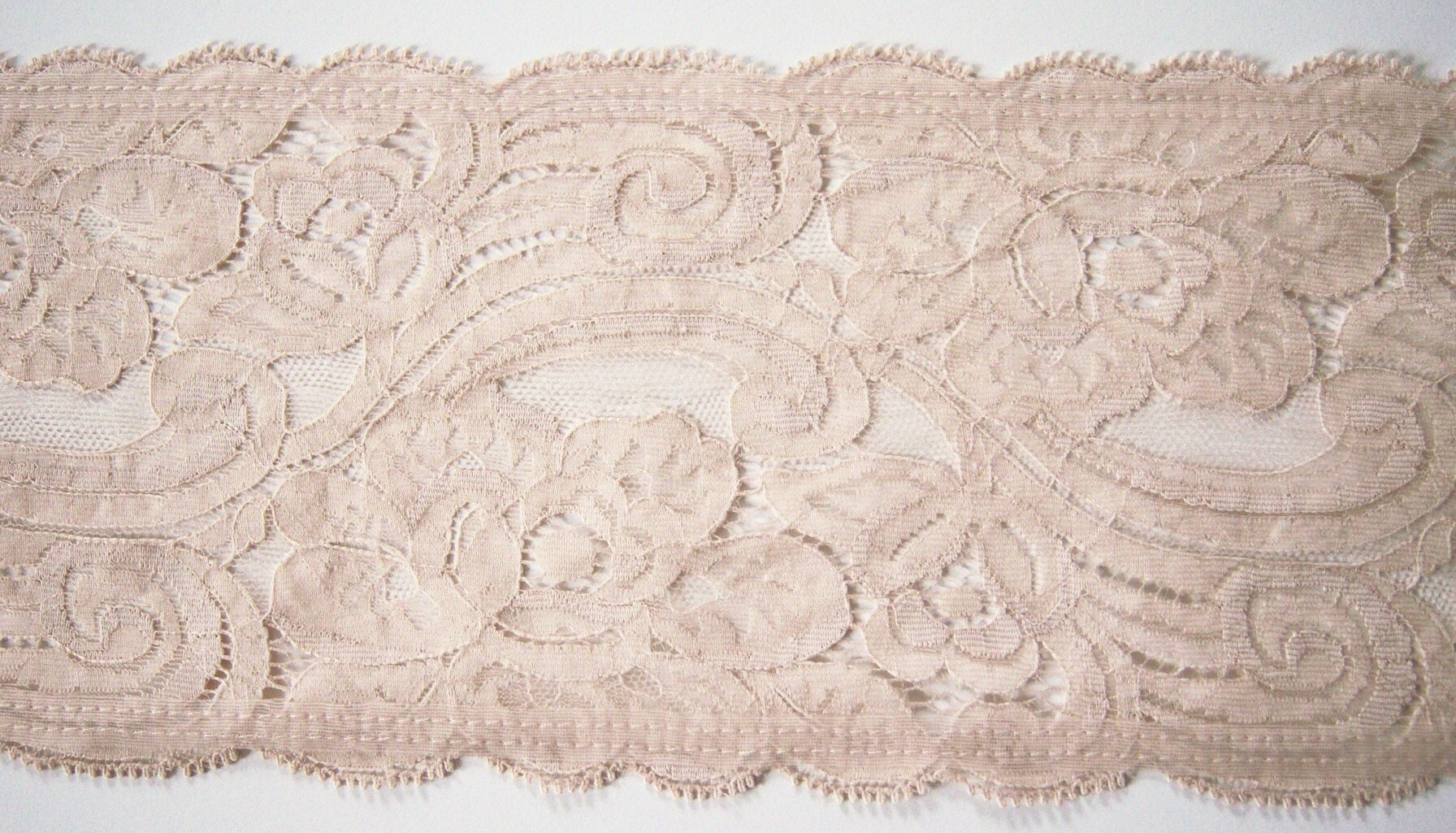 Sand Stitched Edge 5 1/2" Lace