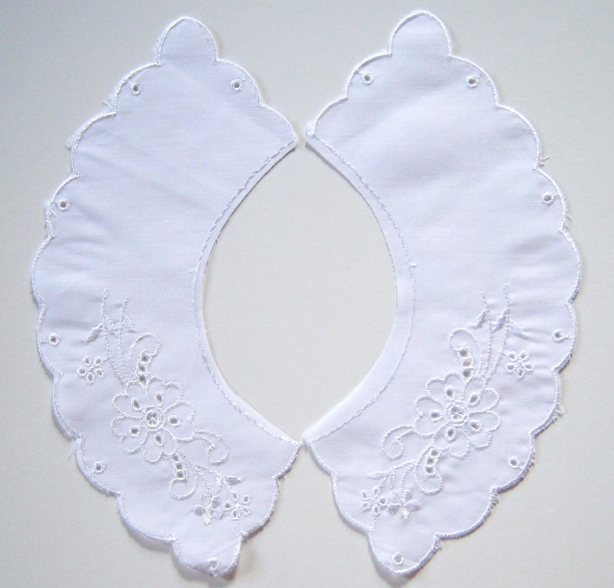 White 9 1/2" Embroidered Collar