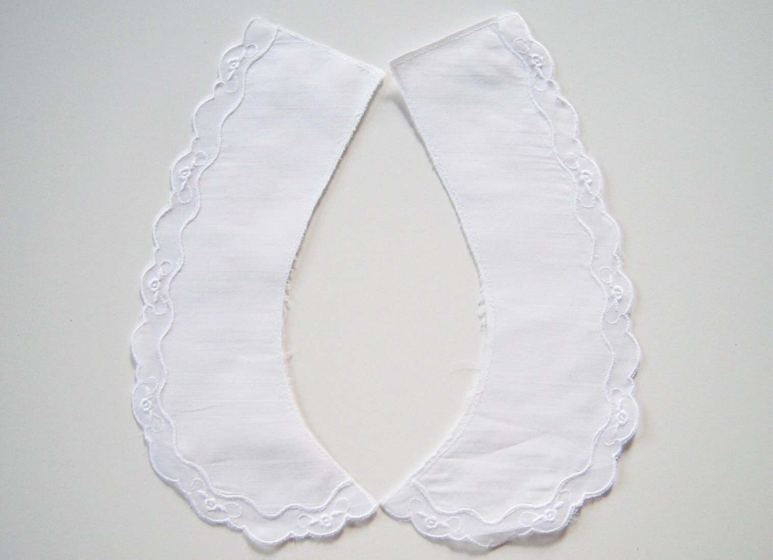 White Embroidered 8" Collar