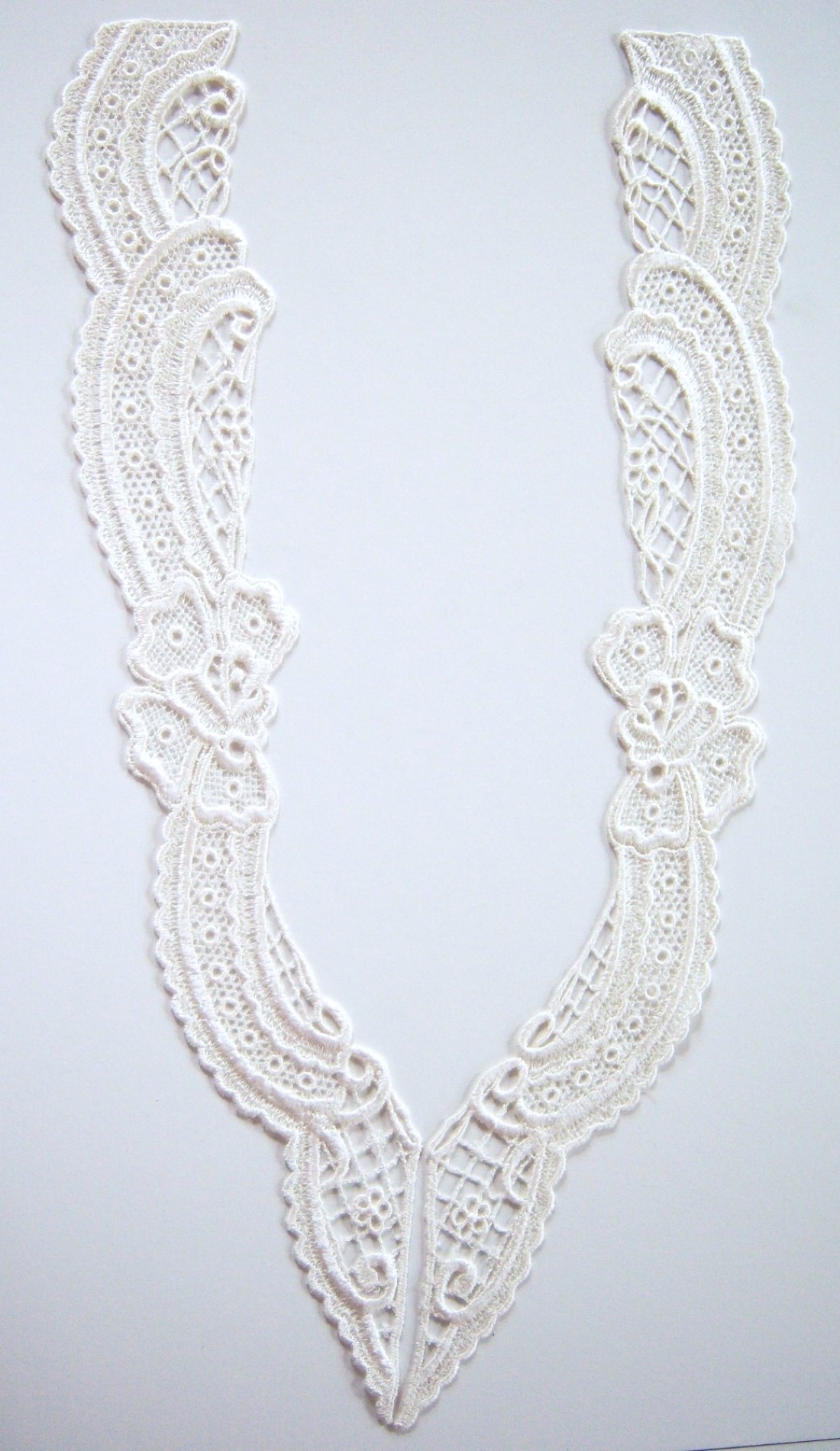 Light Ivory Venise Lace 17" Collar