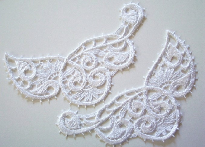 White Paisley Venise Lace 2 3/4" x 7" Pair