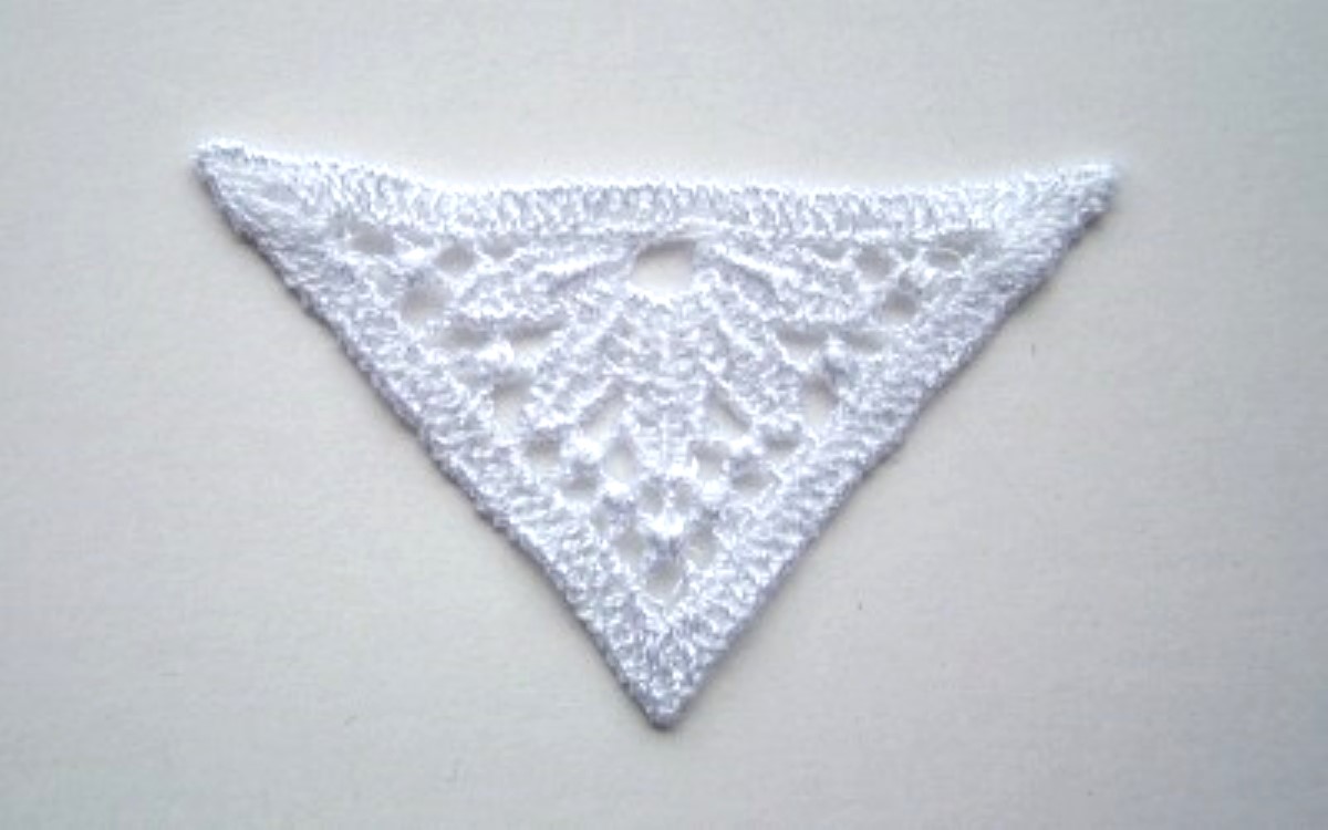 White QuiLight Corner Venise Lace Applique