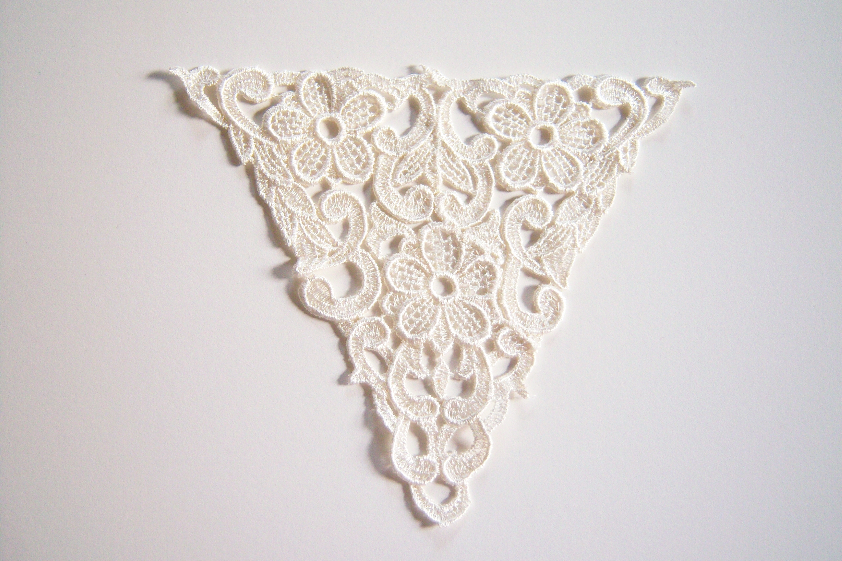 Light Ivory Triangle Venise Lace Applique