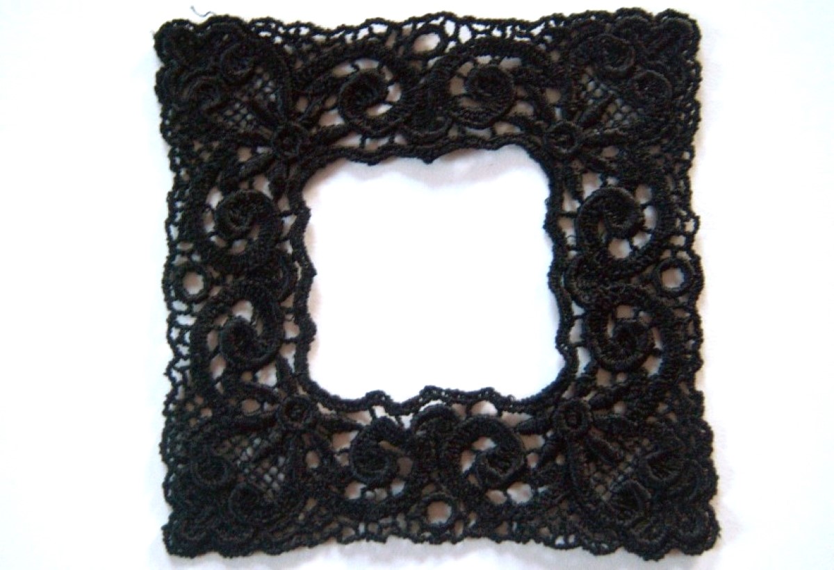 Black Frame Venise Lace Applique