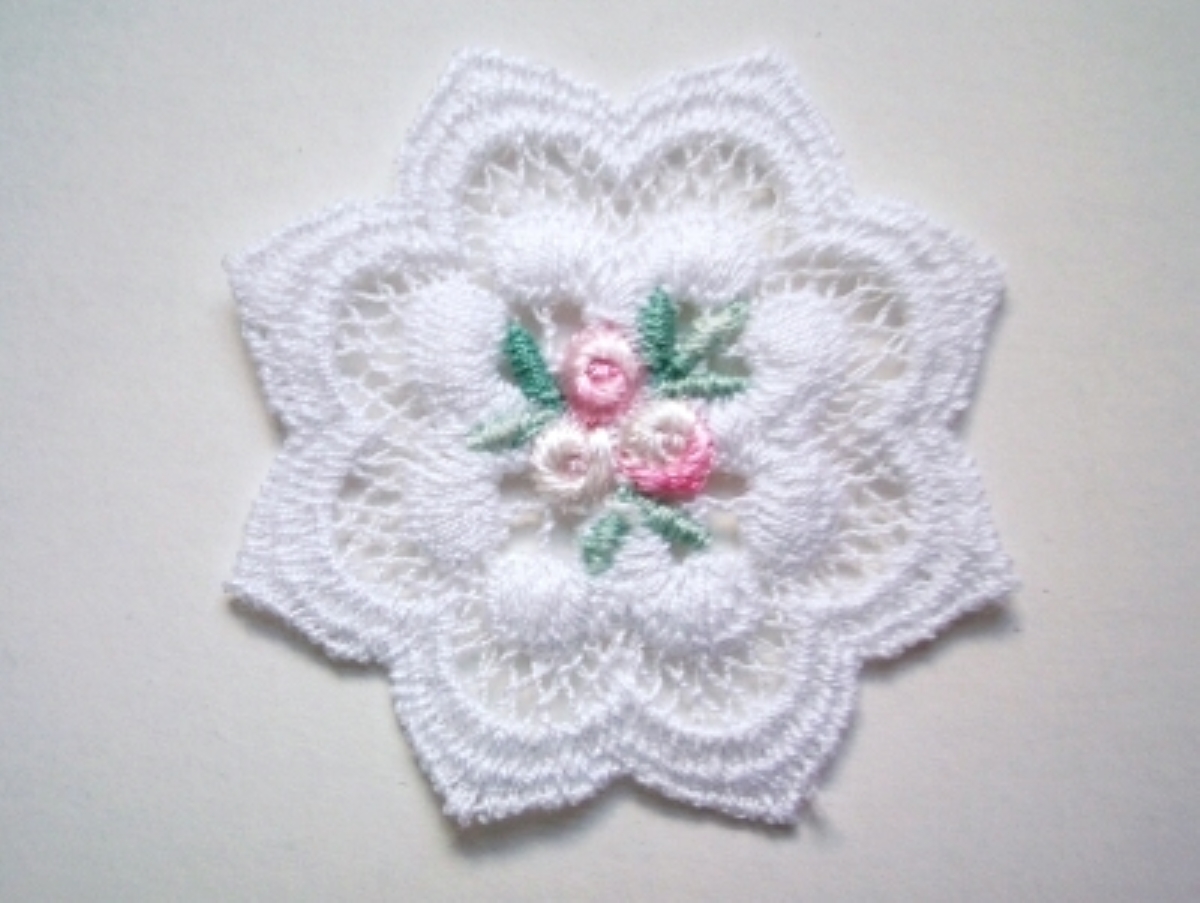 White Tri-Bud Star Venise Lace Applique