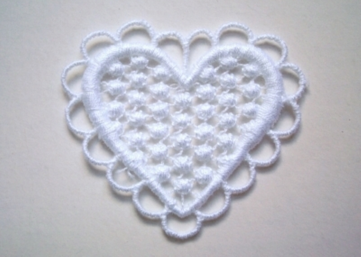 White Heart 2" Venise Lace Applique