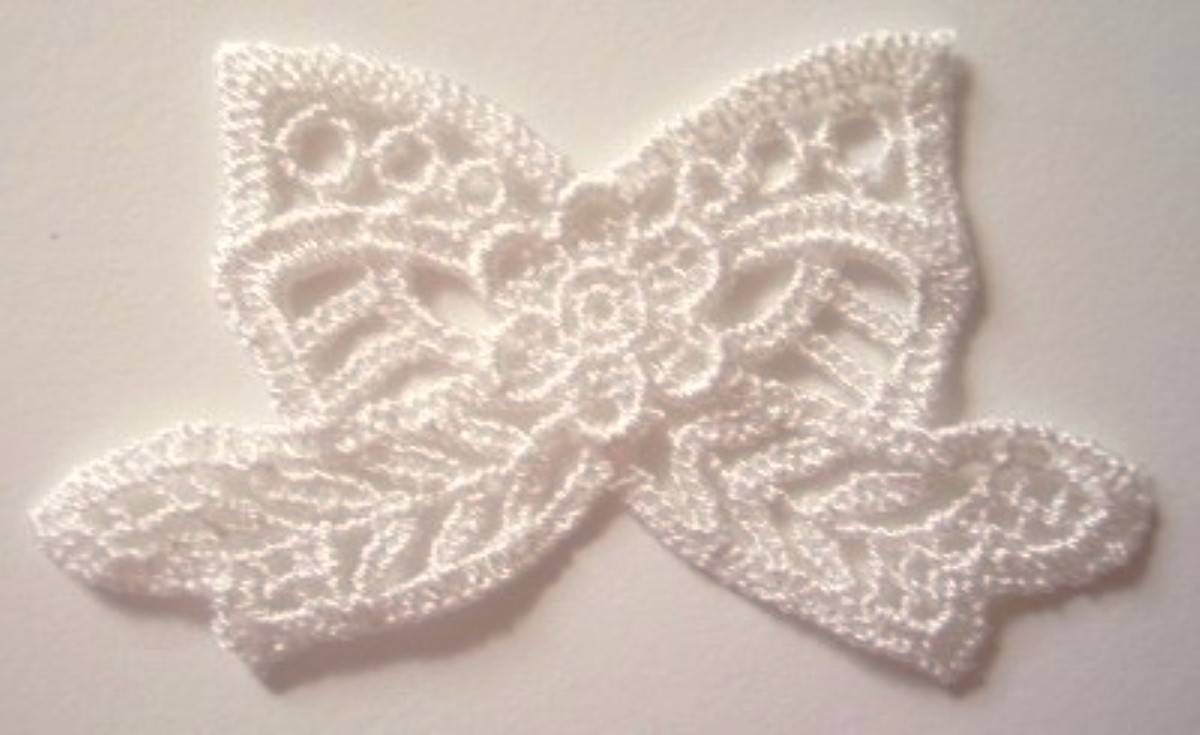 Light Ivory Bow Venise Lace Applique