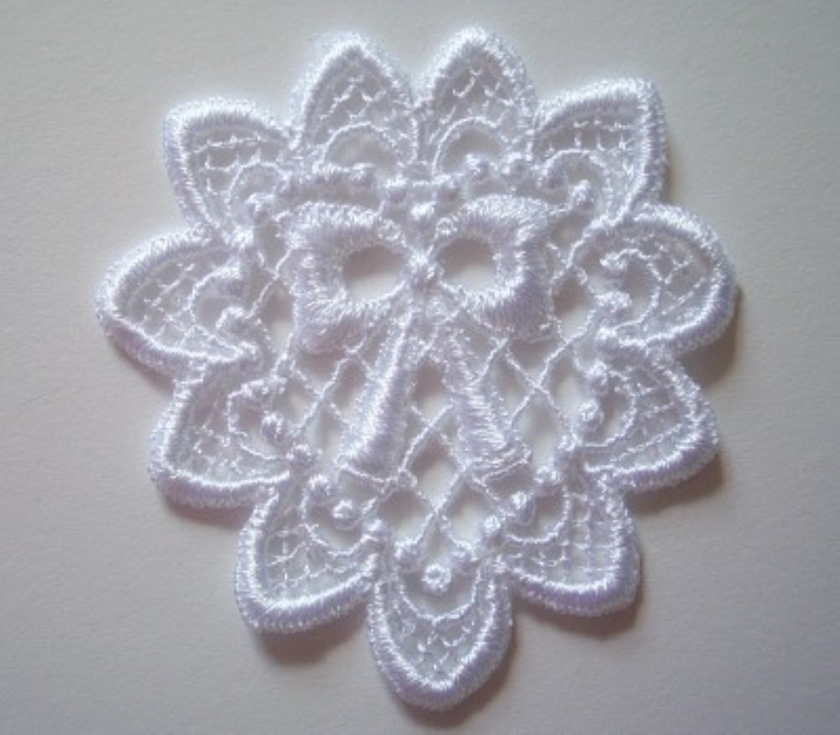 White Center Bow Venise Lace Applique