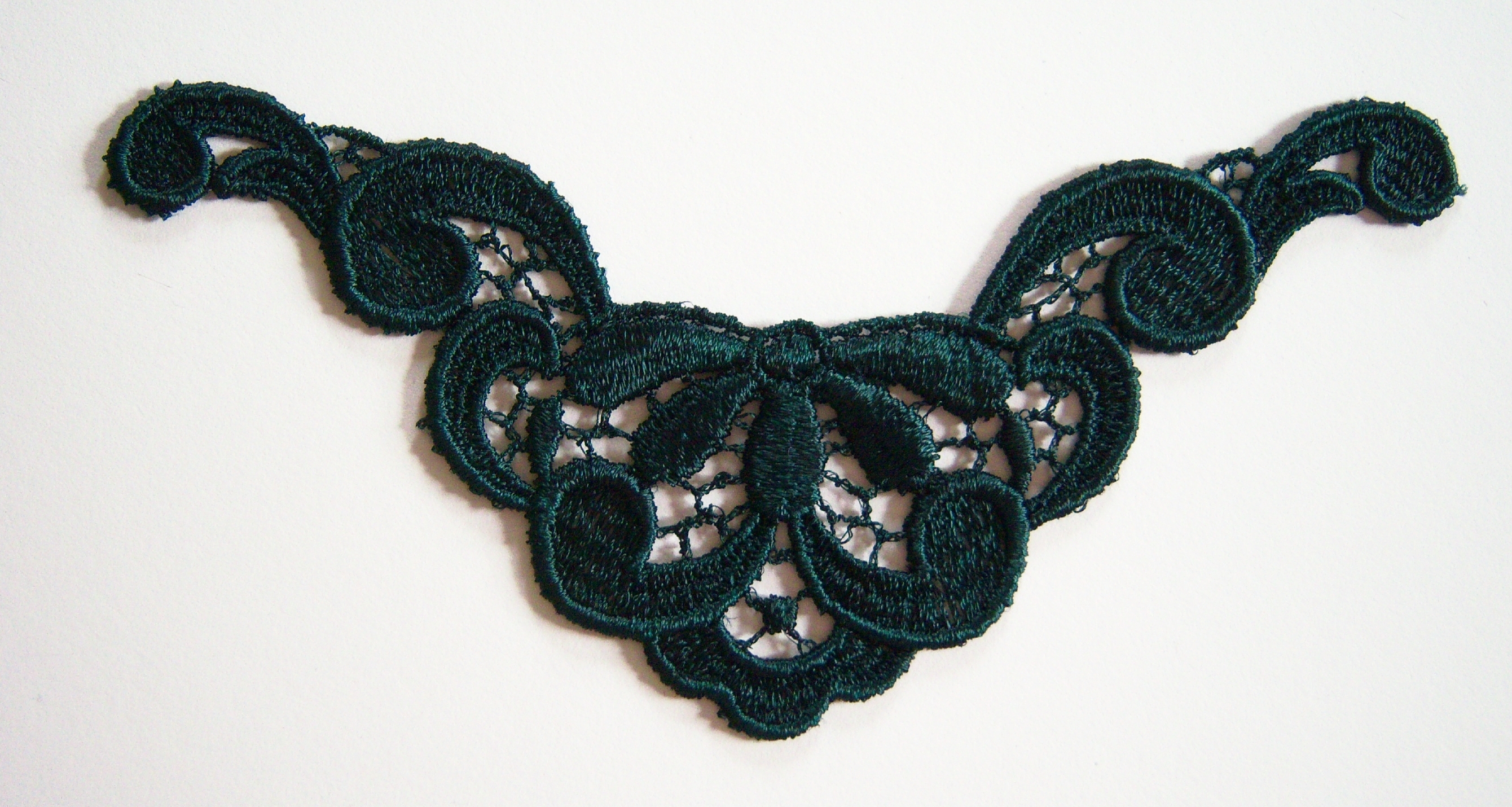 Hunter Scroll Venise Lace Applique