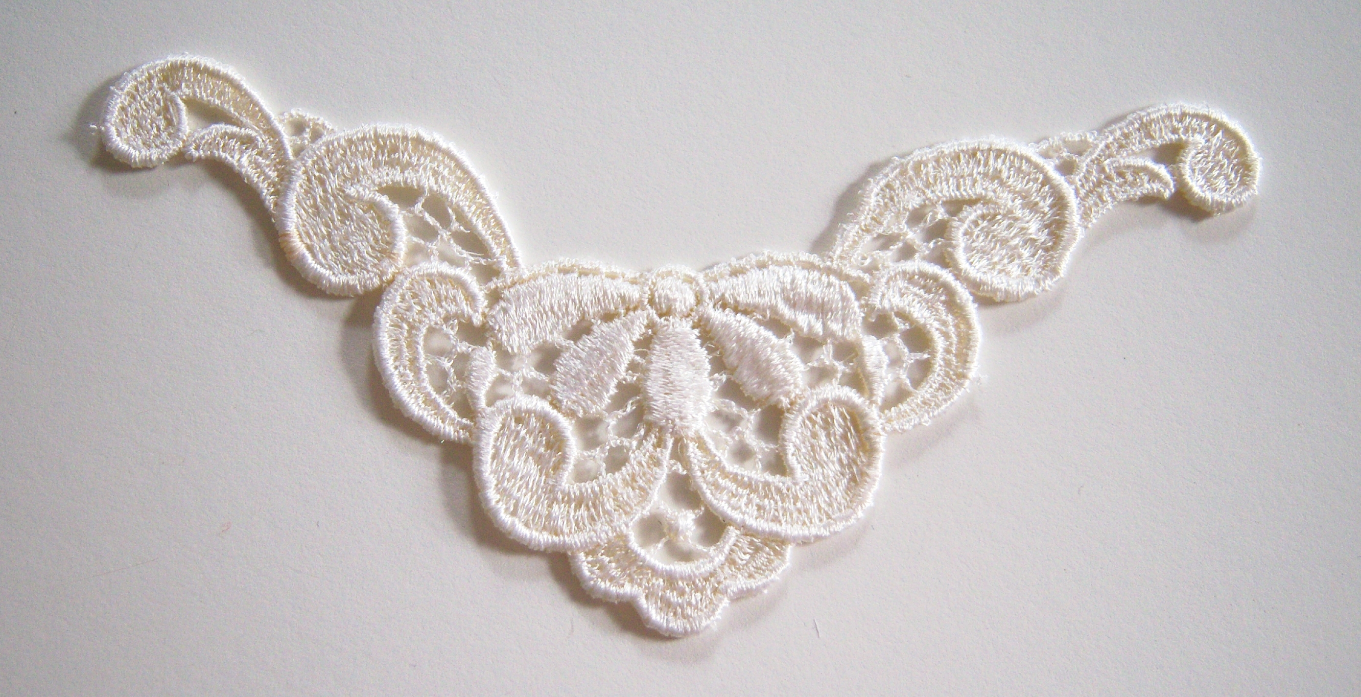 Light Ivory Scroll Venise Lace Applique