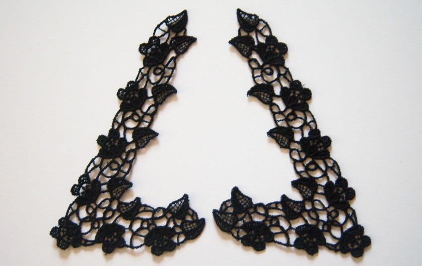 Black Flowers Venise Lace 6" Collar