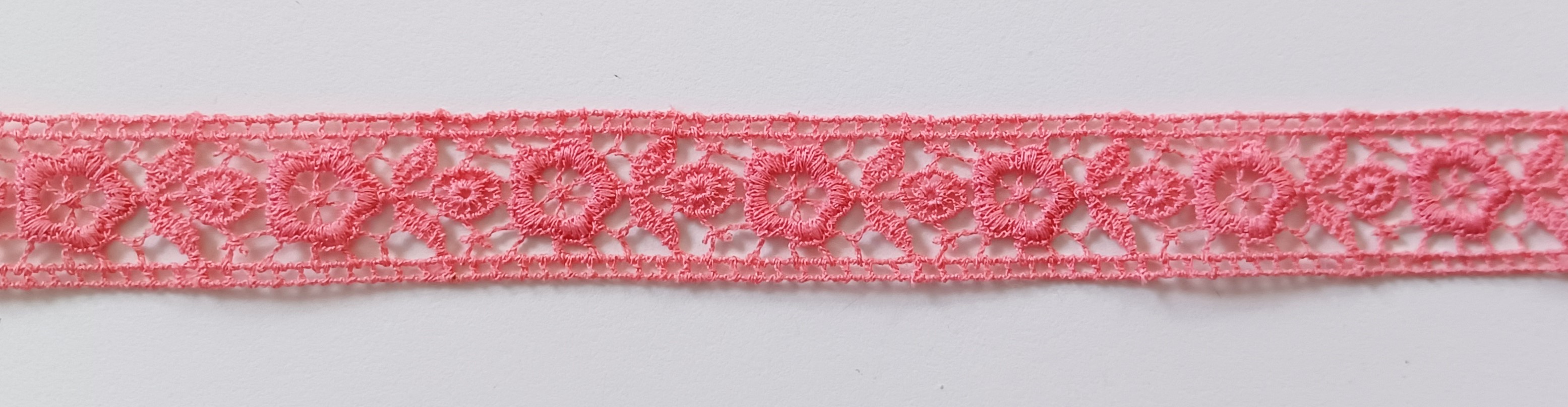 Shrimp Flower Border 3/4" Venise Lace