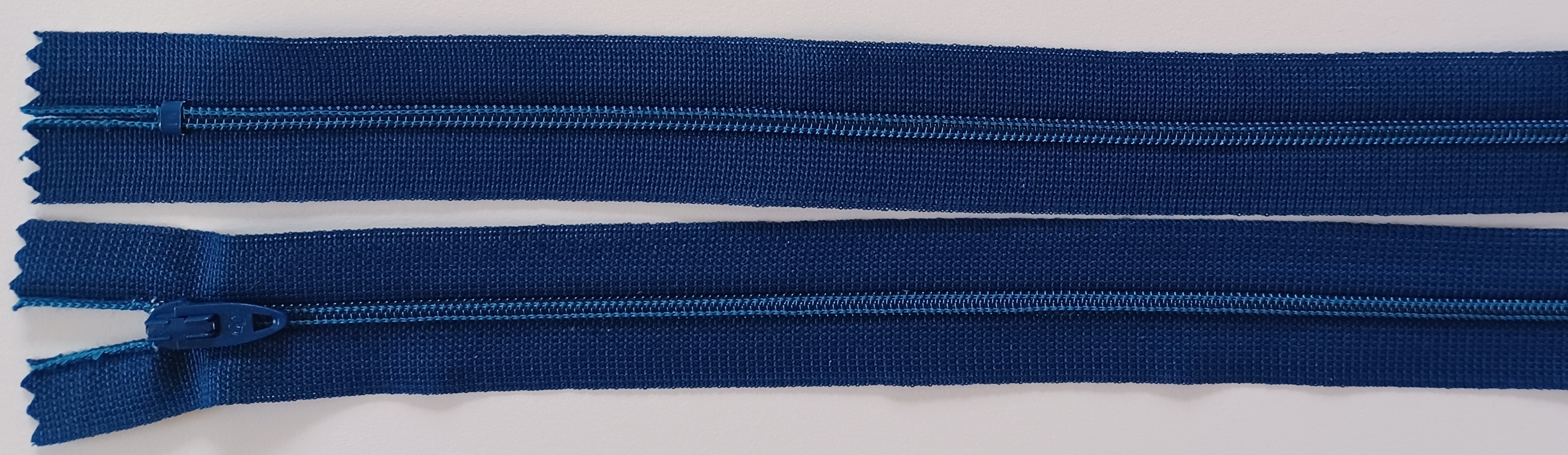 Coats & Clark 8.5" Teal Nylon Coil Zipper