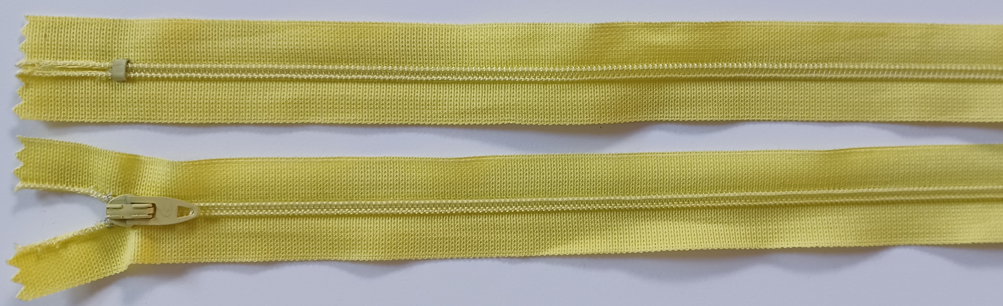 Coats & Clark 8.5" Waterlily Nylon Coil Zipper